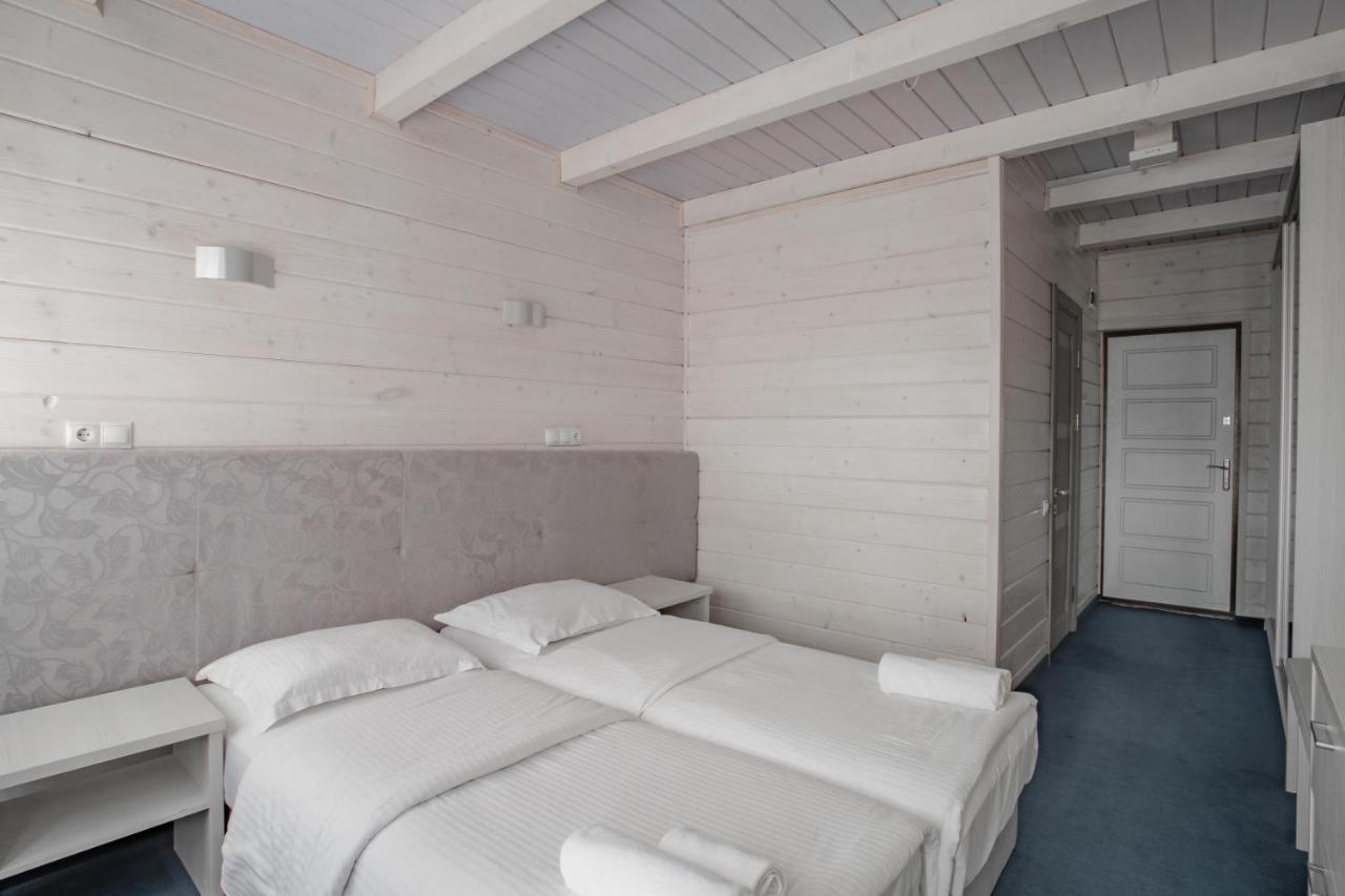 Wellland Hotel Yaremche Bagian luar foto