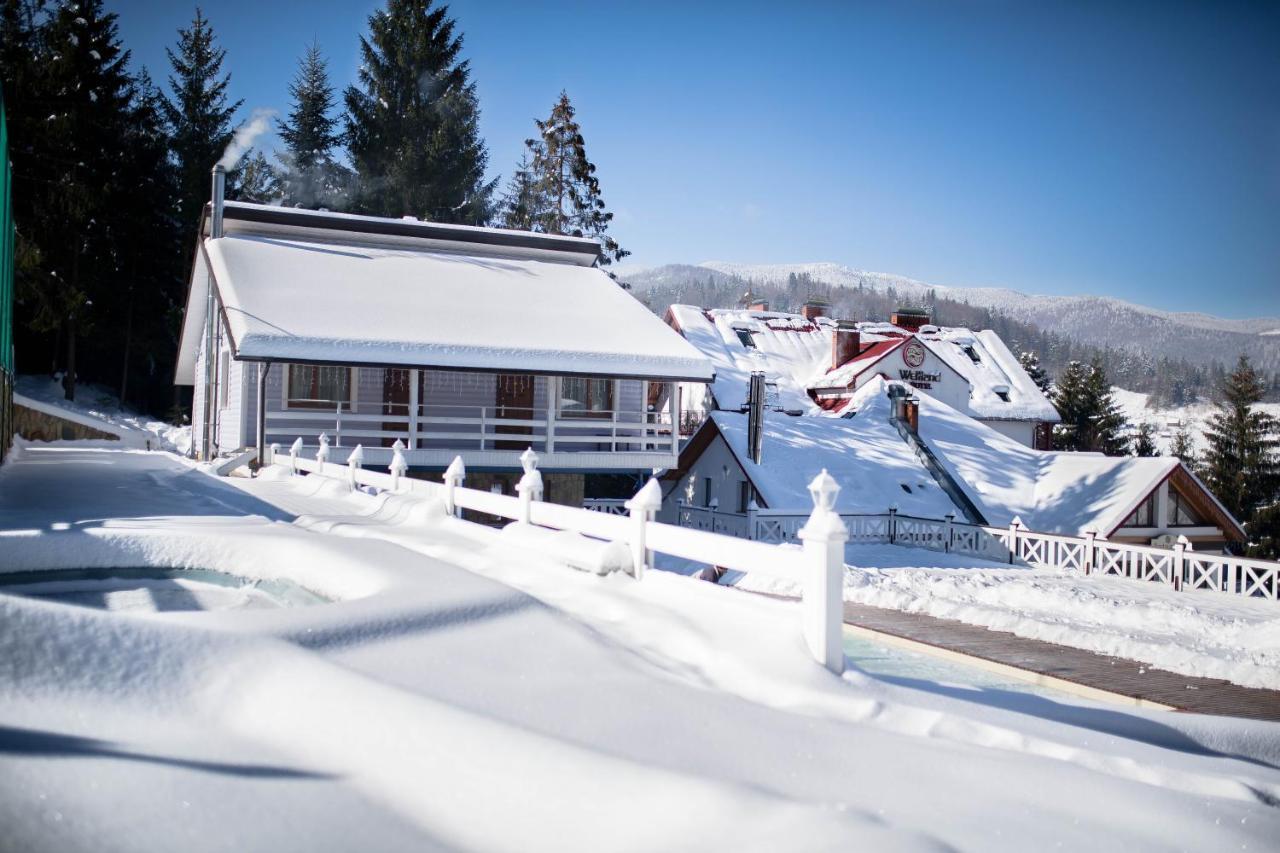 Wellland Hotel Yaremche Bagian luar foto