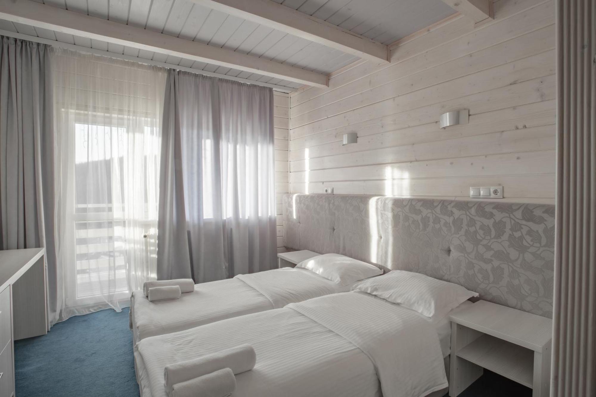 Wellland Hotel Yaremche Bagian luar foto