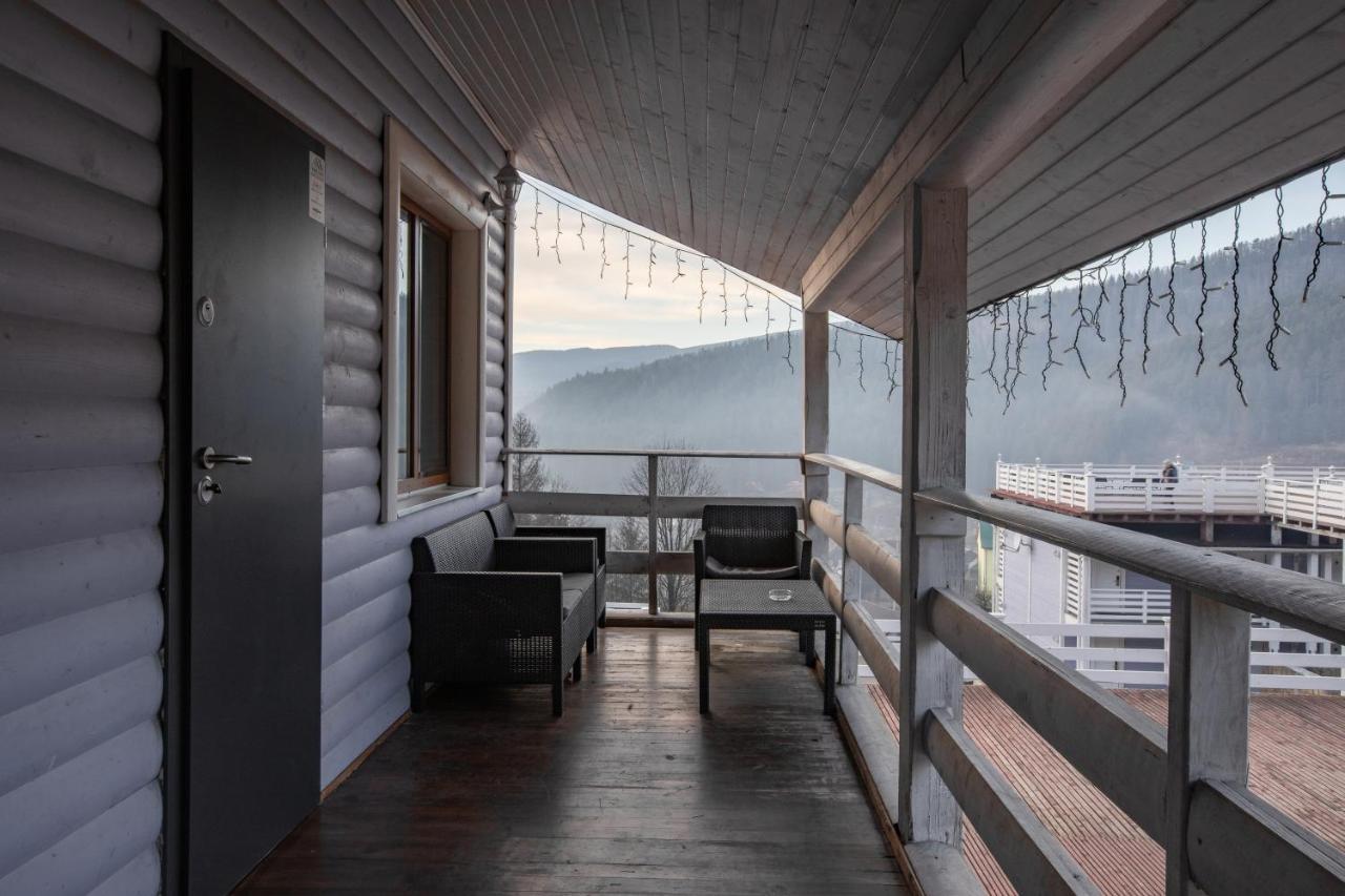 Wellland Hotel Yaremche Bagian luar foto