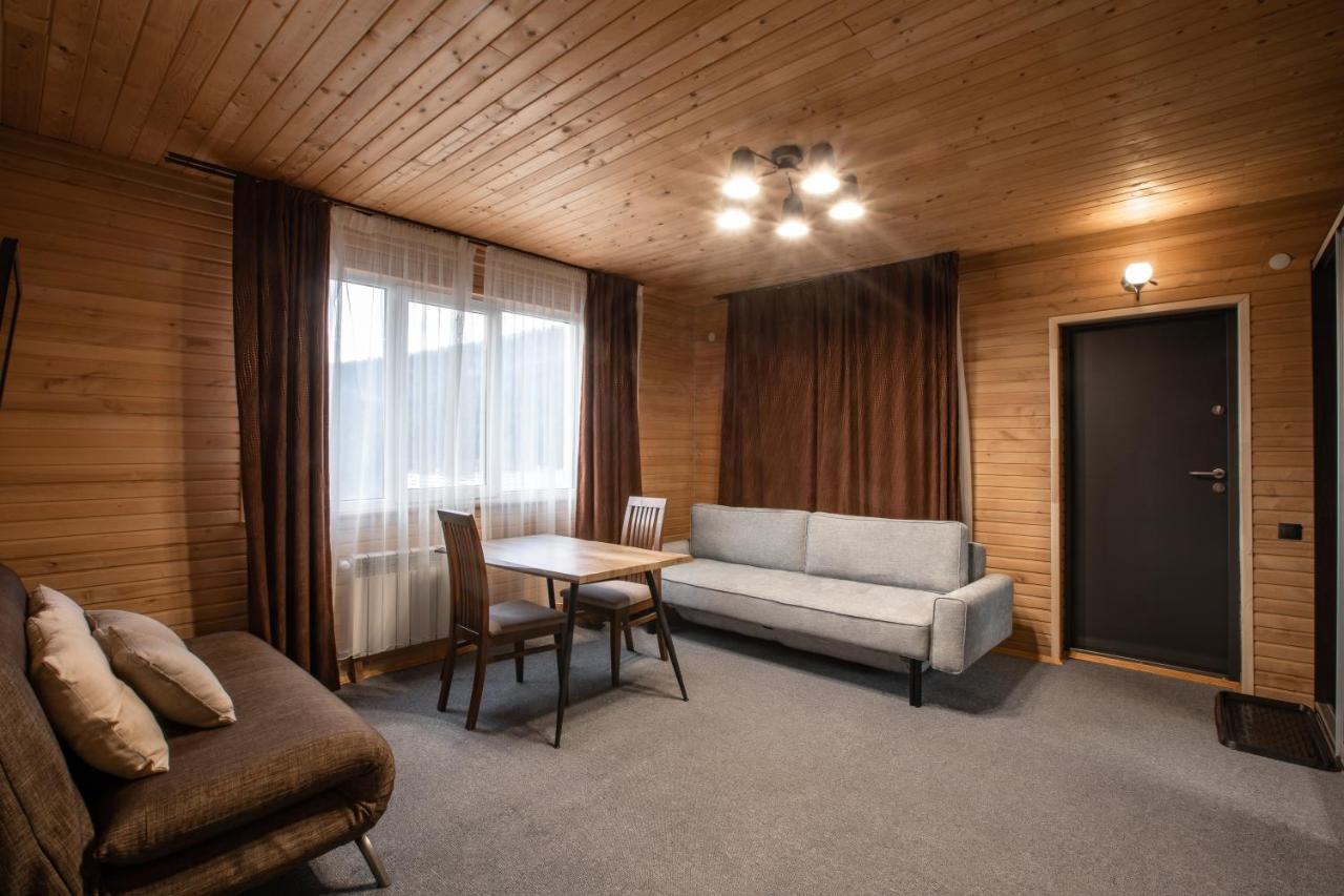 Wellland Hotel Yaremche Bagian luar foto