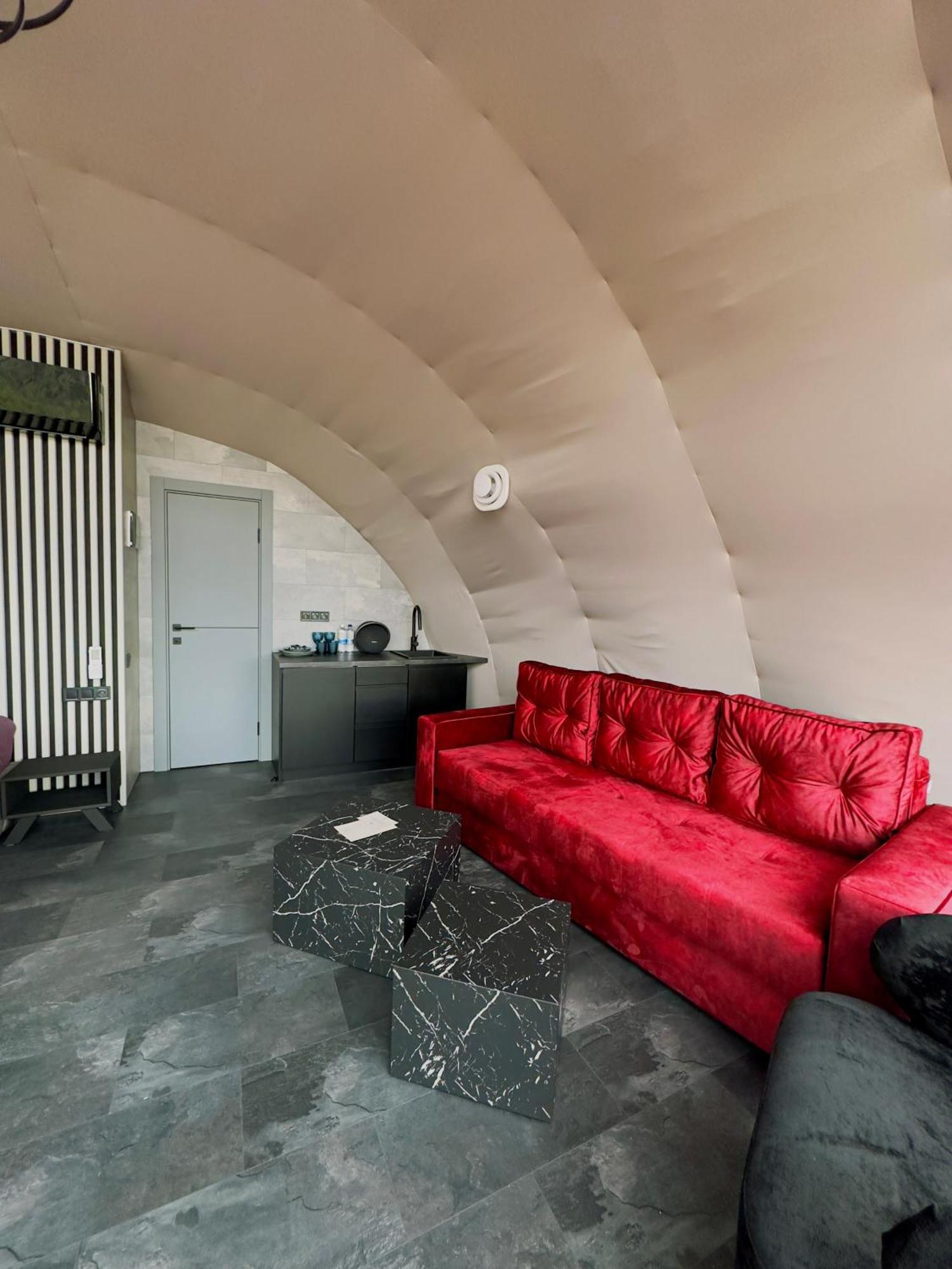 Wellland Hotel Yaremche Bagian luar foto