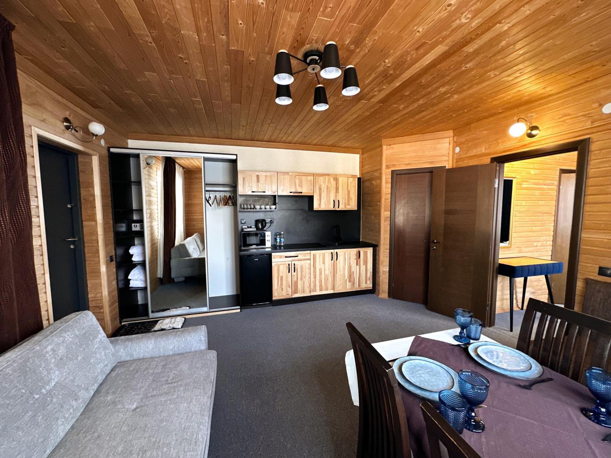 Wellland Hotel Yaremche Bagian luar foto