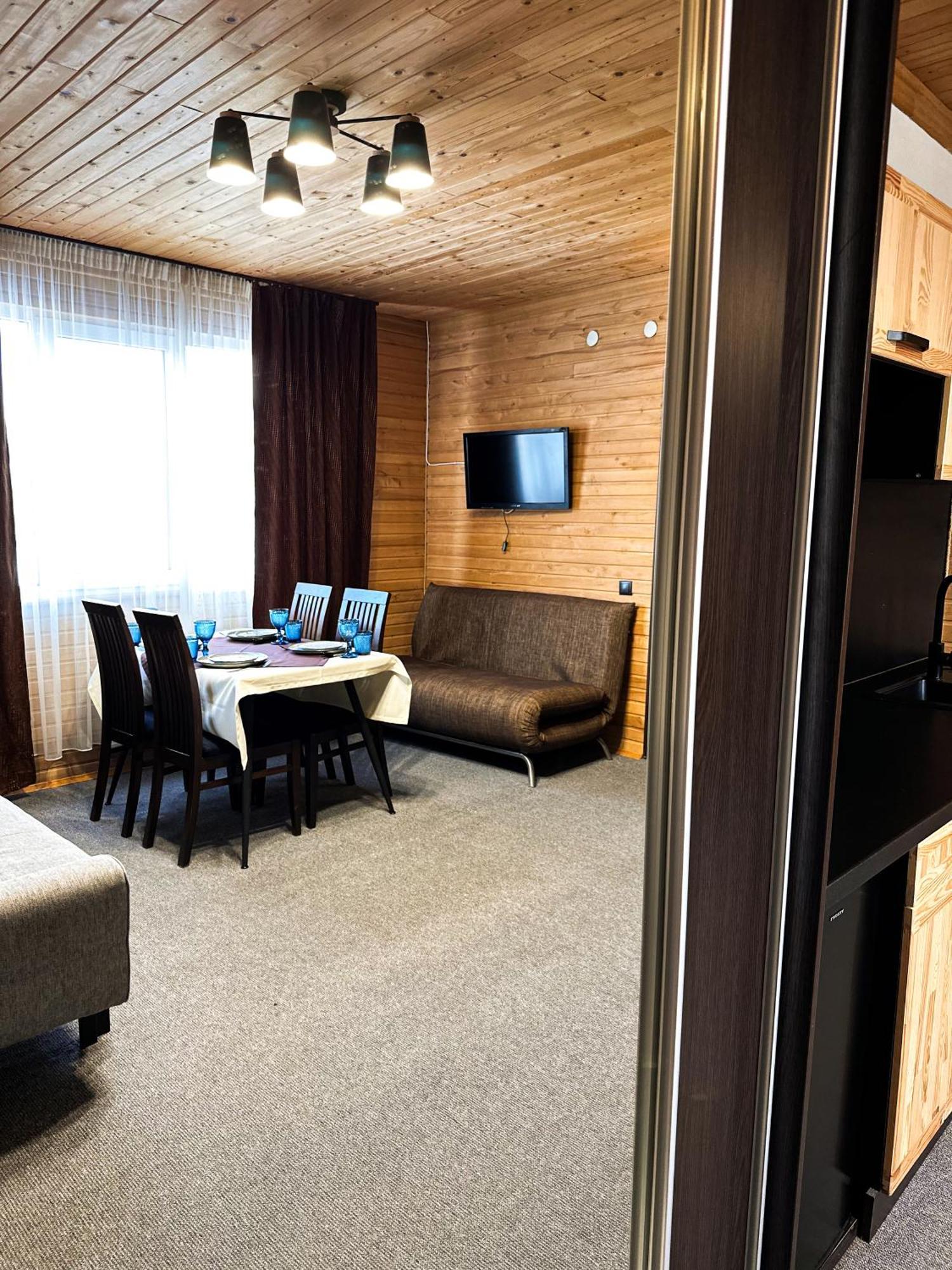 Wellland Hotel Yaremche Bagian luar foto