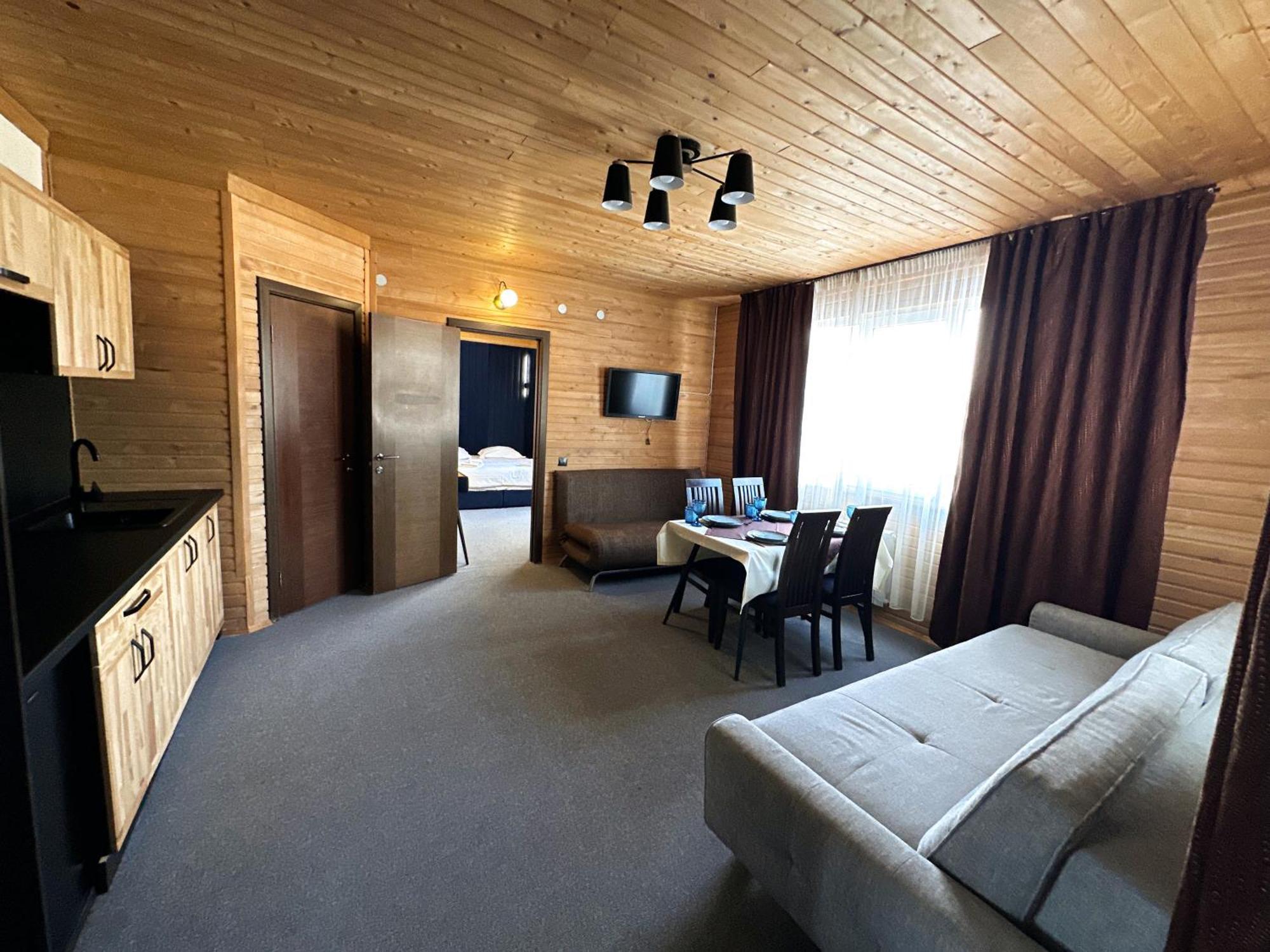 Wellland Hotel Yaremche Bagian luar foto