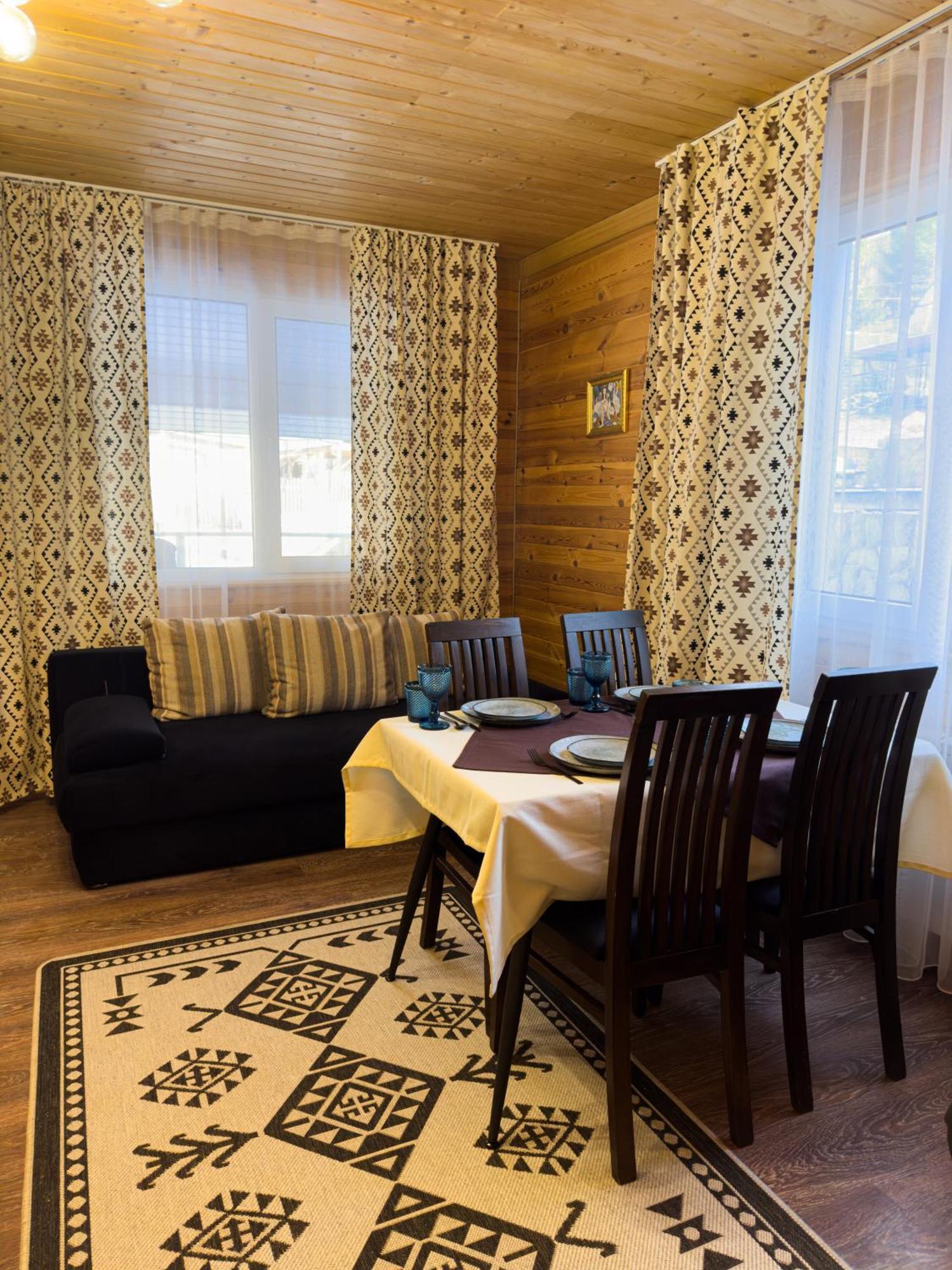 Wellland Hotel Yaremche Bagian luar foto