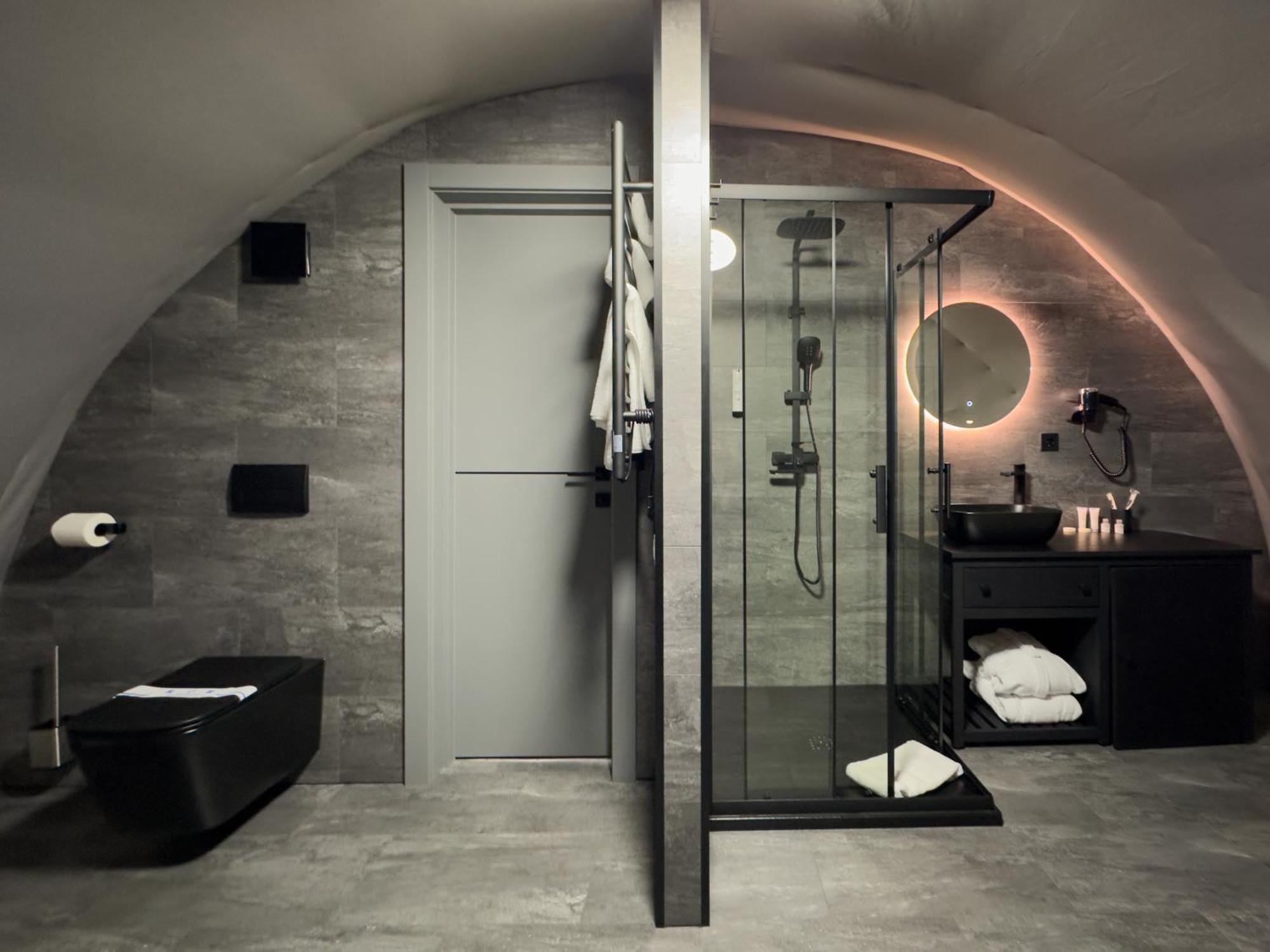Wellland Hotel Yaremche Bagian luar foto