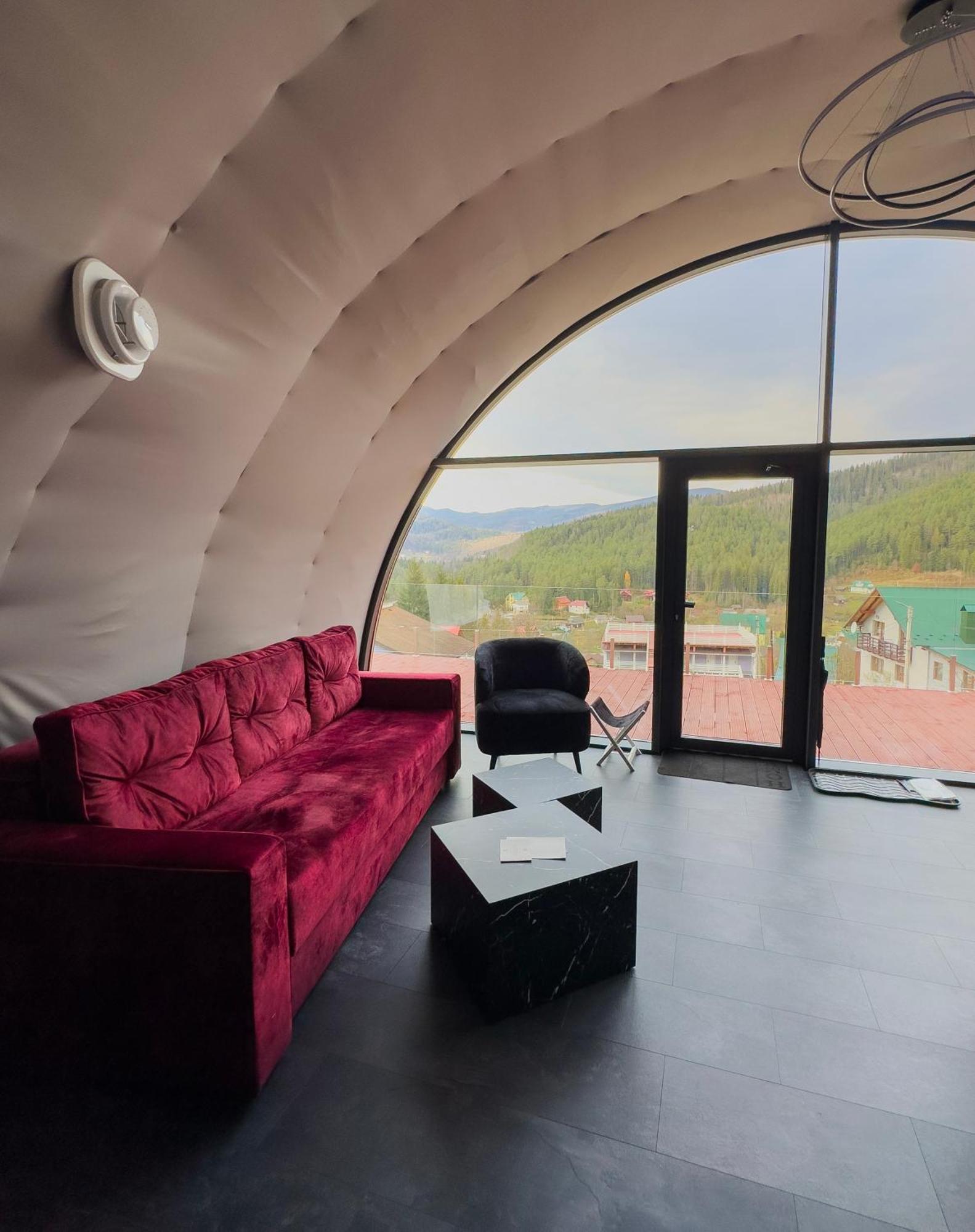 Wellland Hotel Yaremche Bagian luar foto