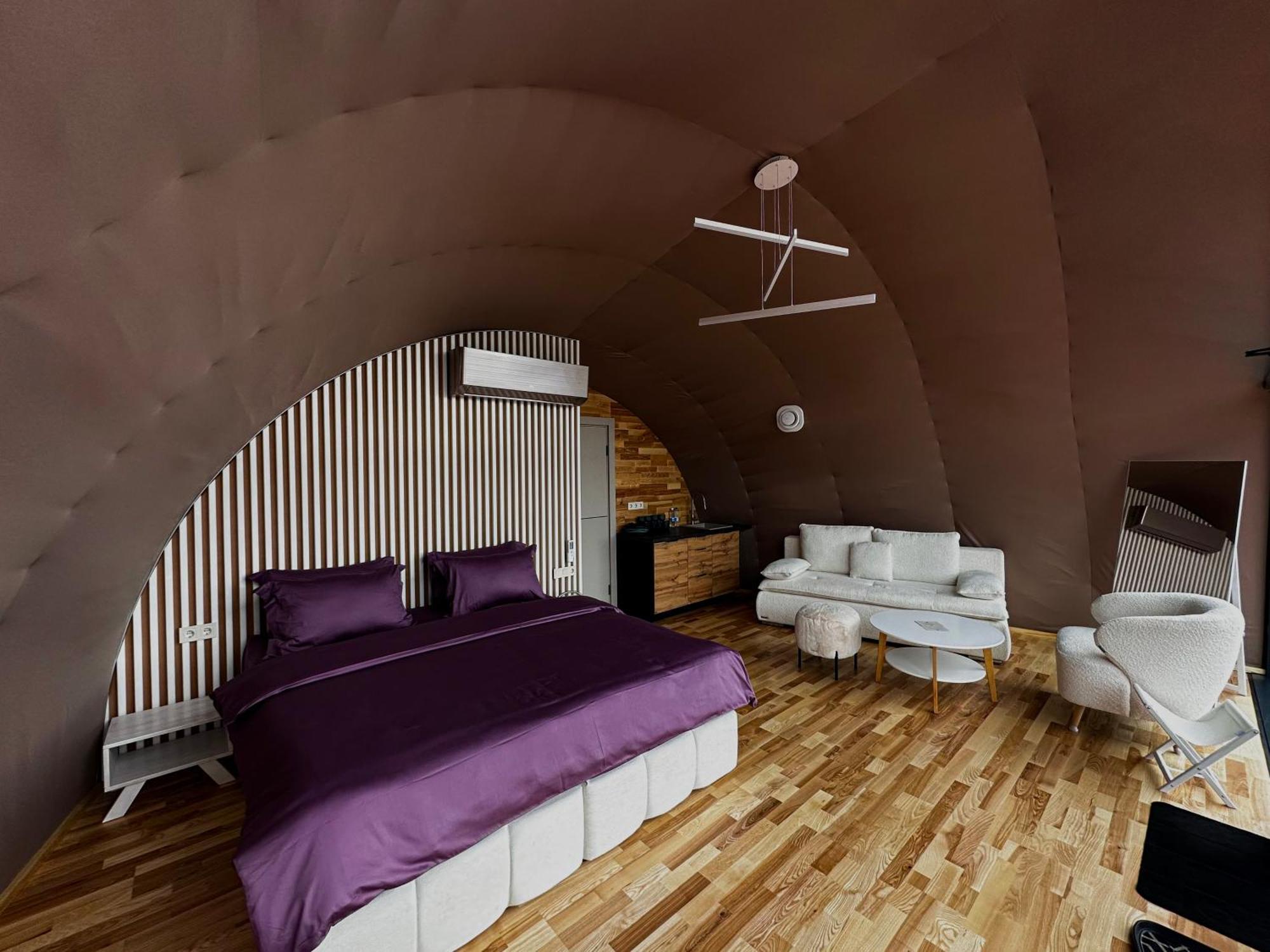 Wellland Hotel Yaremche Bagian luar foto