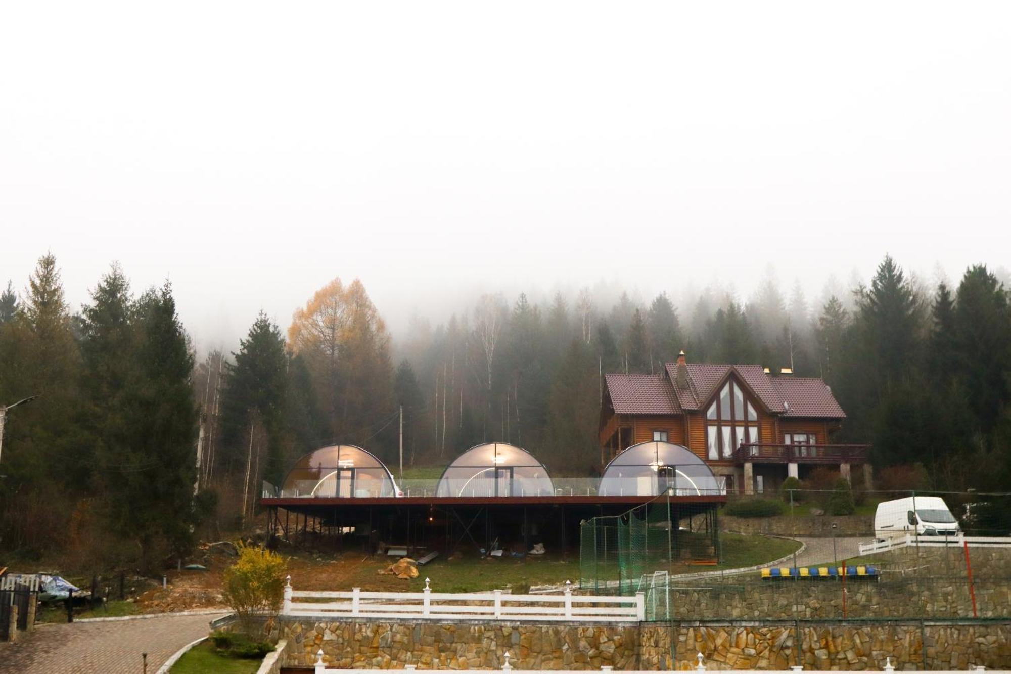 Wellland Hotel Yaremche Bagian luar foto