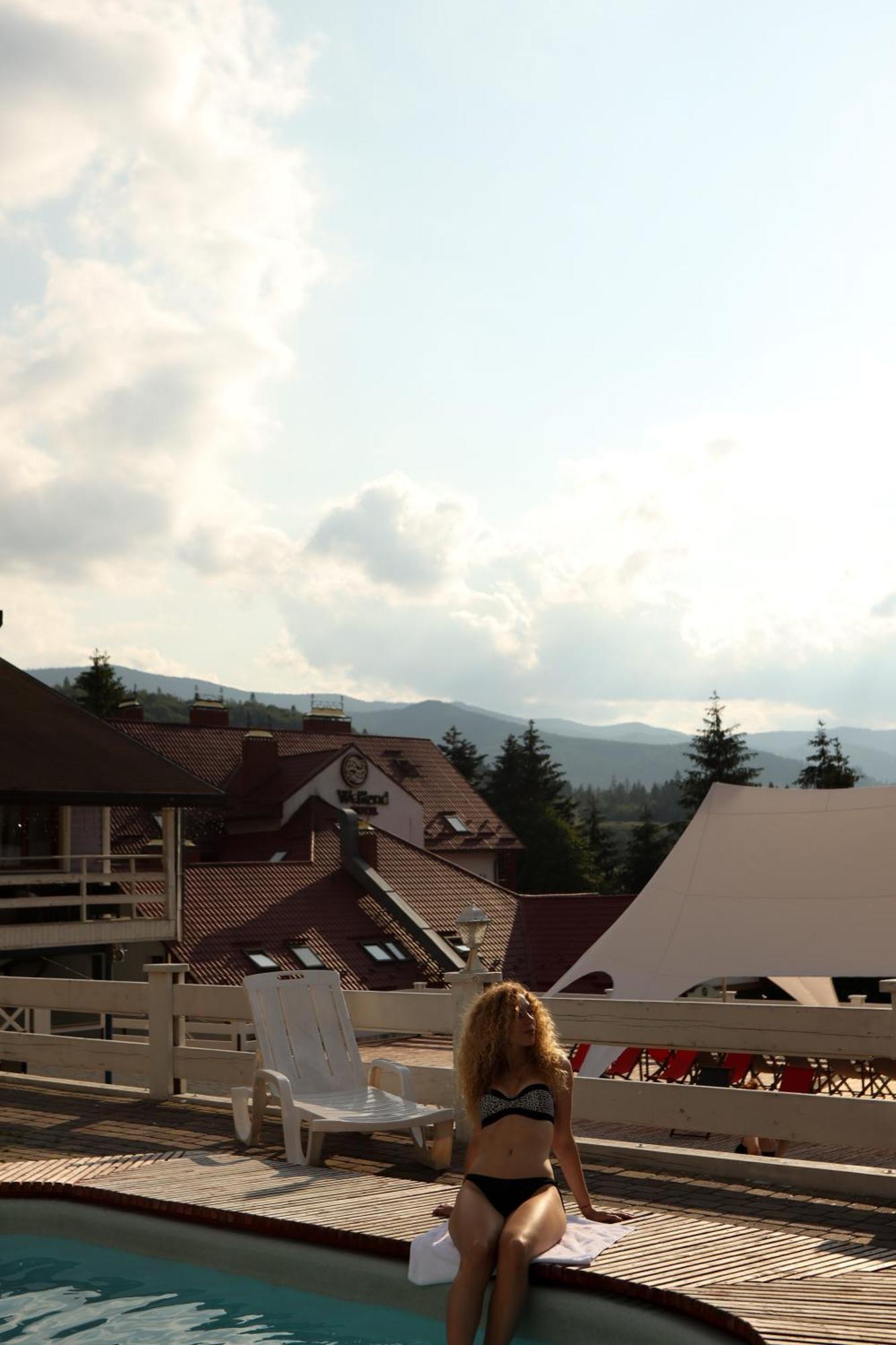 Wellland Hotel Yaremche Bagian luar foto