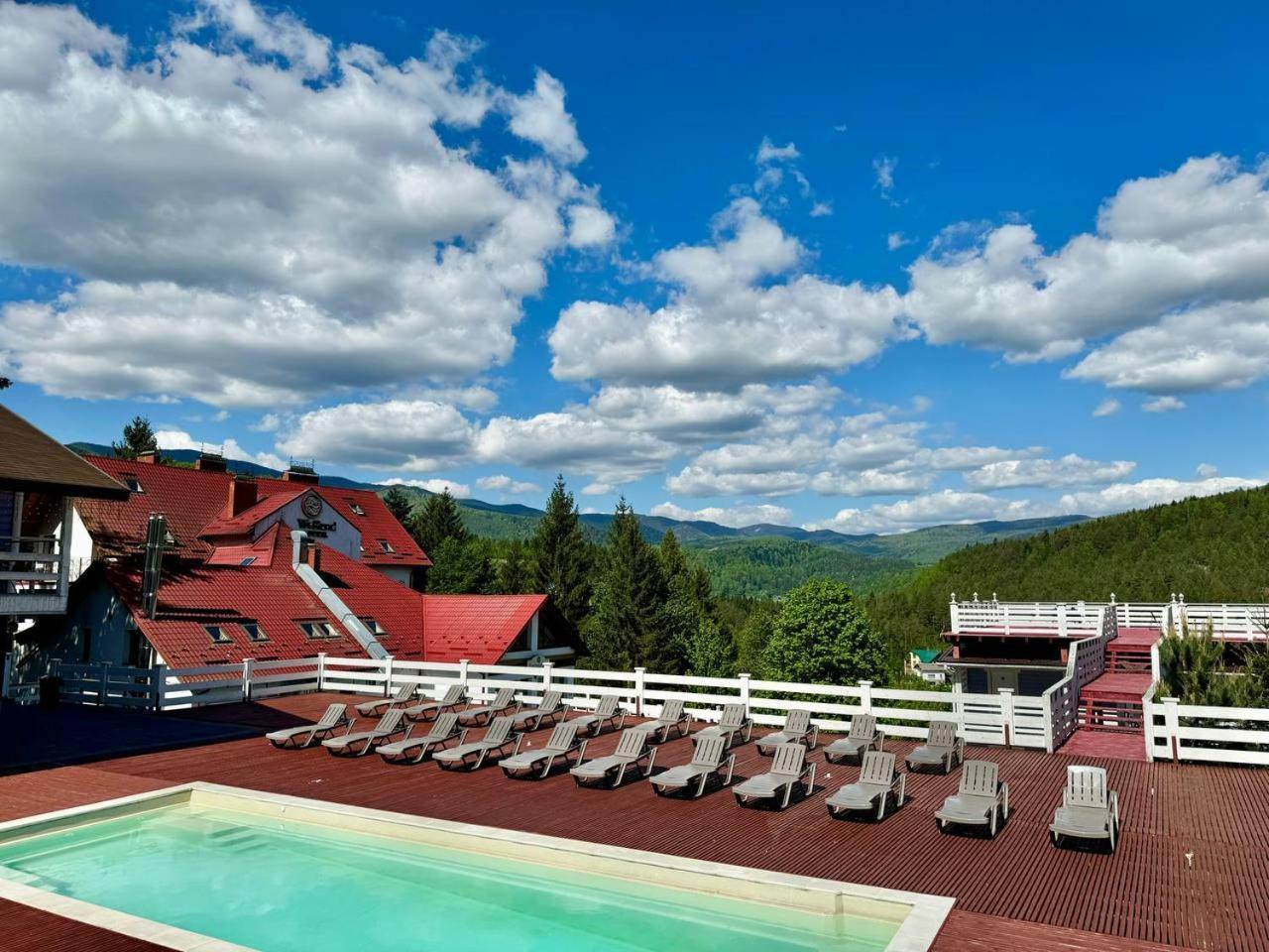 Wellland Hotel Yaremche Bagian luar foto